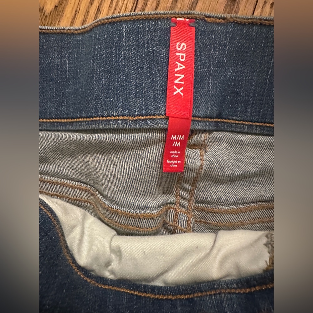 NWT Spanx Pull On Straight Leg Jeans Size Medium - Picture 4 of 4